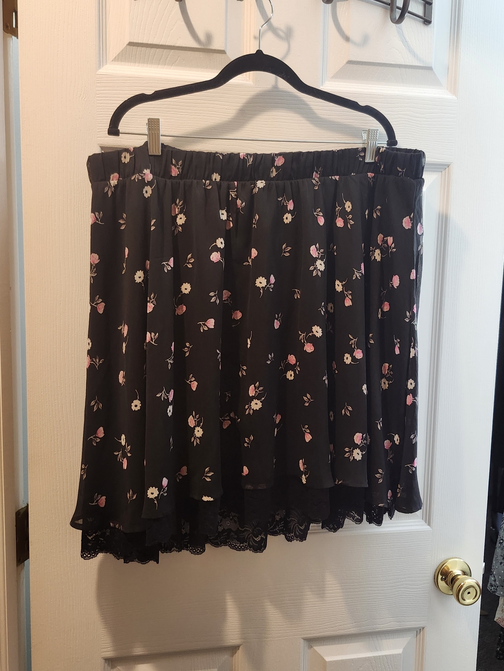 Torrid Black Floral Lace-Hem Skater Skirt 4 = 4X